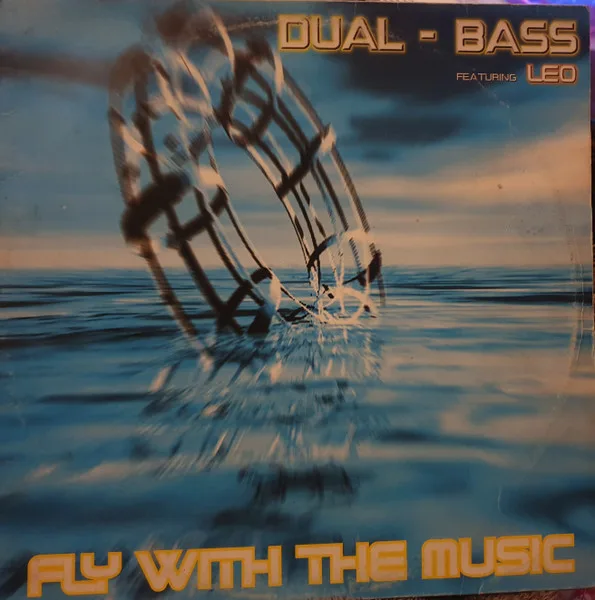 Dual Bass, Leo Garriga - Fly With The Music