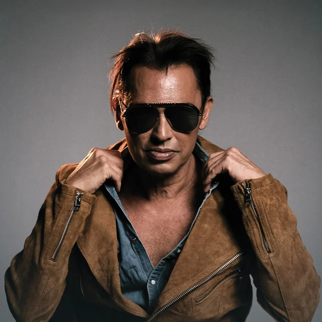 William Naraine, cantante y rostro de Double You